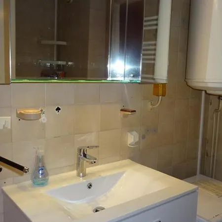 A : Piscine, Proche Port, Plages Et Aeroport, Parking Inclus - Fr-1-335-171 דירה *