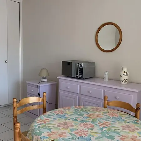 A : Piscine, Proche Port, Plages Et Aeroport, Parking Inclus - Fr-1-335-171 דירה